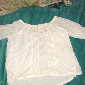 A white sleeve shirt